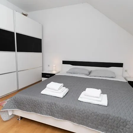 Apartment Skender 3* *